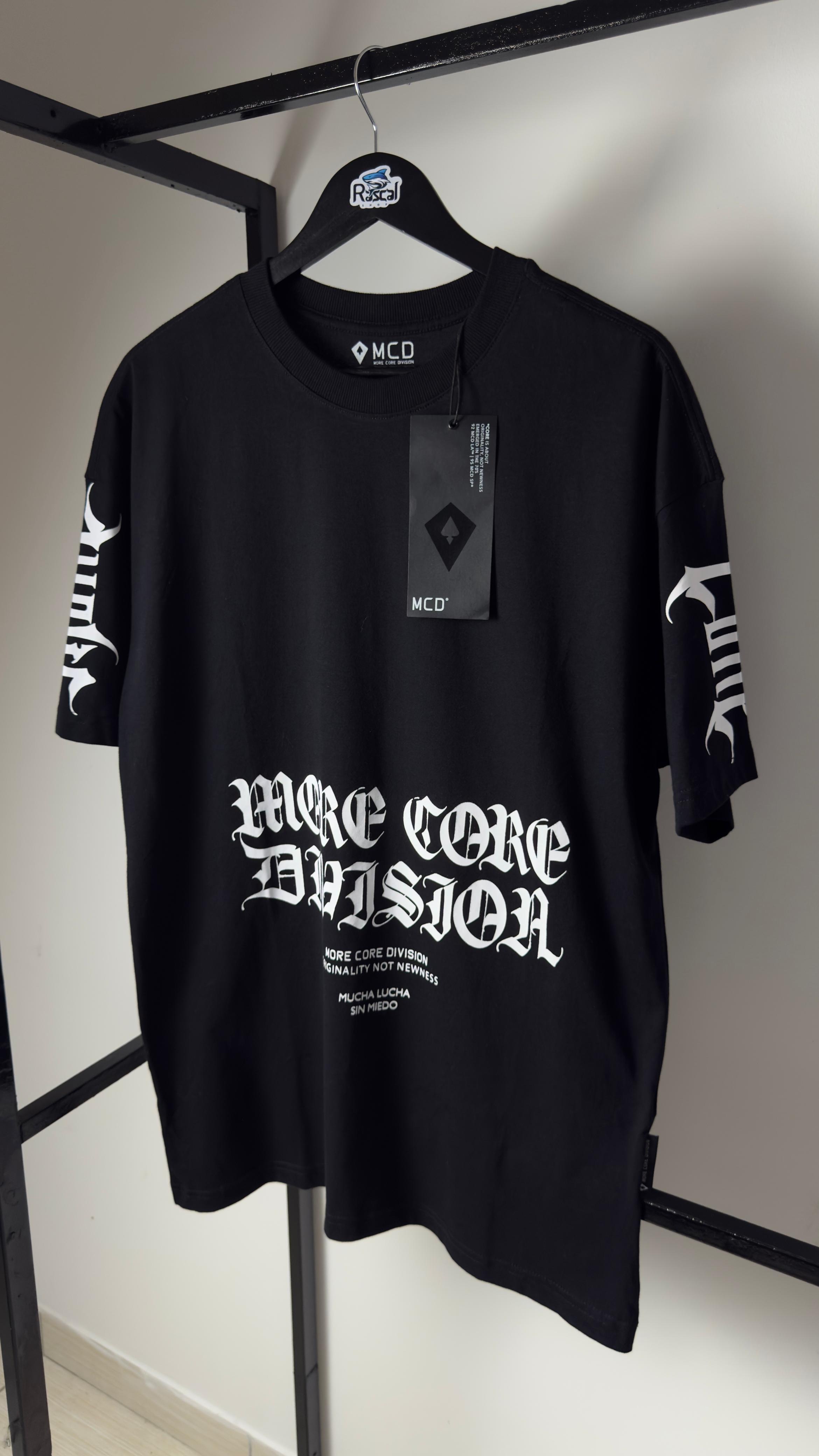 Camisa box fit especial caligrafitti