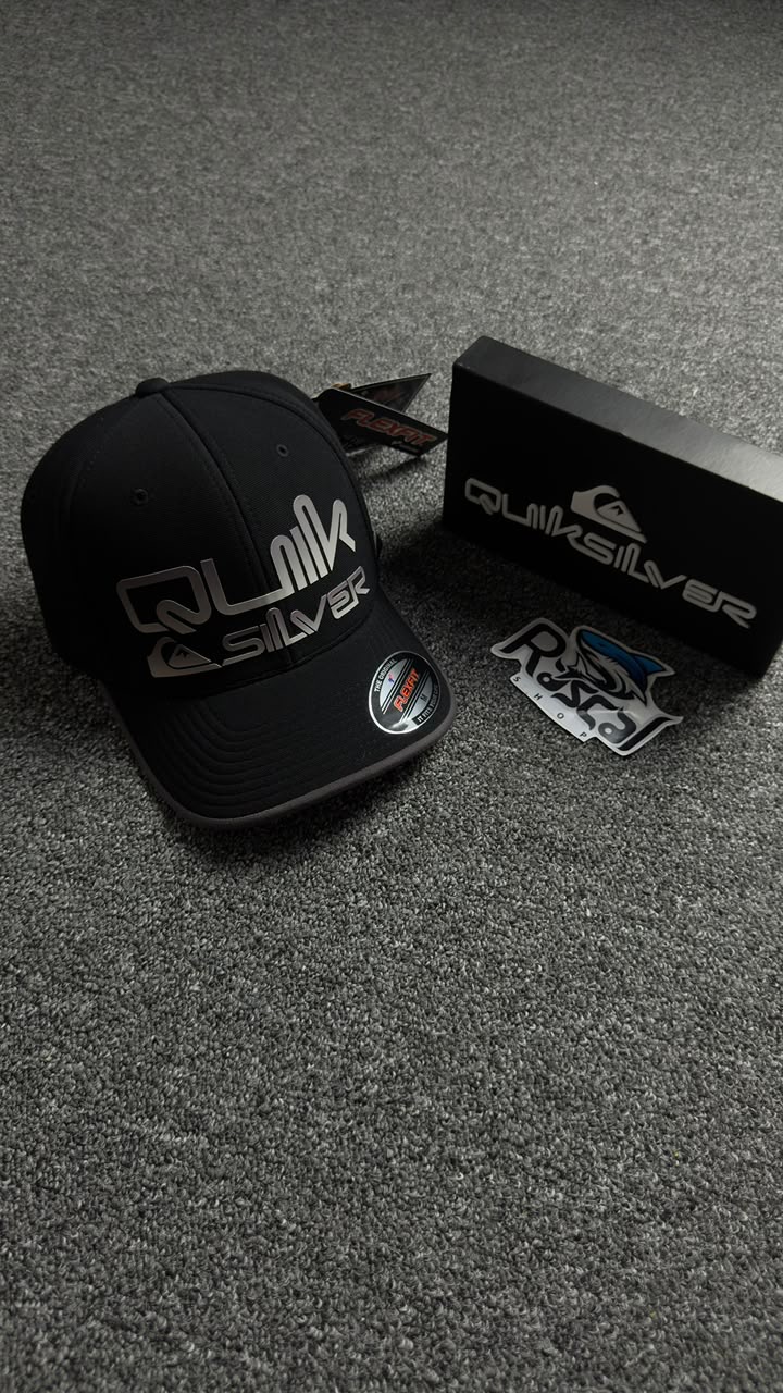 Boné quiksilver letreiro 2026